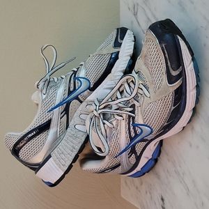 Nike structure triax 11